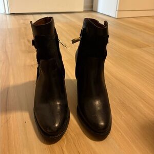 Elegant Black Ankle Boots